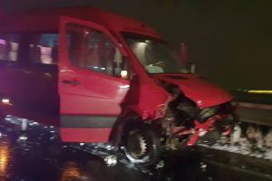 FOTO, VIDEO. Accident la ieşire de pe Autostrada A1 Sibiu – Sebeş: Două femei şi doi copii, transportaţi la spital