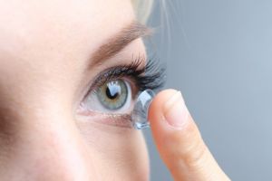 Ce trebuie să ştii dacă vrei să treci de la ochelari la lentile de contact