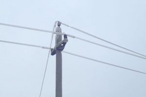 Ialomiţa: Drumuri judeţene închise. Peste 30 de localitaţi au probleme la alimentarea cu energie electrică