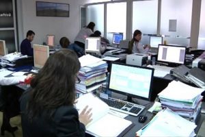 POSTURI VACANTE ÎN ADMINISTRAȚIE: Ce instituţii fac ANGAJĂRI în următoarea perioadă. Condiţiile de înscriere la concursuri şi calendarul examenelor