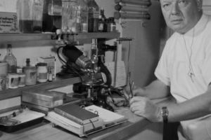 STRANIA poveste a medicului care şi-a operat SINGUR INIMA. A câştigat premiul NOBEL, dar a fost lăsat pe drumuri