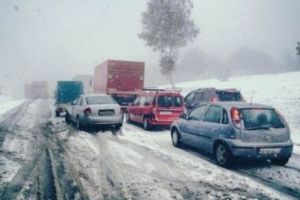 Bilanţ dezastruos! Vremea a făcut ravagii în Bucureşti şi în ţară! Pagubele sunt imense!