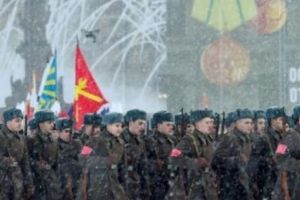  Sankt Petersburg: Paradă militară controversată lângă Muzeul Ermitajului. Putin va fi prezent şi din motive personale