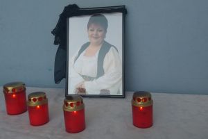 Doliu şi lumânări aprinse la Școală Populară de Artă din Târgu-Jiu pentru profesoara Camelia Argint!
