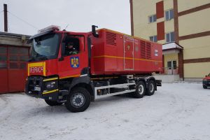 ISU Bacău a trimis în judeţul Ialomiţa un generator de curent electric de mare capacitate