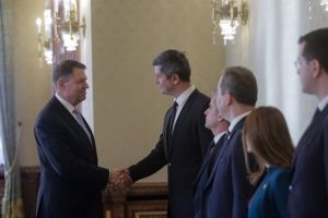 VIDEO Sibiul ar putea intra în istorie cu doi candidaţi la Preşedinţie: Iohannis şi Barna