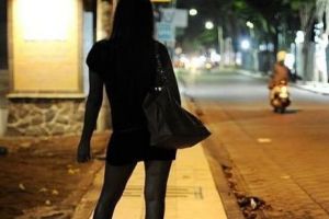 A ȘOCAT Italia! Un român şi-a VÂNDUT nevasta în parcările TIR-iştilor pentru a avea bani de benzină 