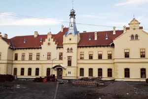 Firma care reabilitează gara din Brad, penalizată pentru întârzierea finalizării lucrărilor
