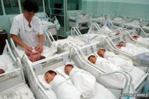 Numărul copiilor abandonaţi în spitalele din judeţ a scăzut semnificativ în ultimii ani