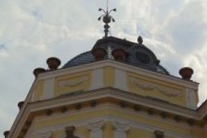 ADEC, apel către MApN, MAI, FCRCHM şi Prefectura Covasna în procesul privind drapelul României de pe turla Primăriei Sfântu Gheorghe