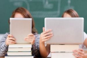 Cine face triajul şi acordă primele consultaţii în şcoli, pentru limitarea răspândirii virusului gripal? Profesorii trag alarma, în legătură cu o situaţie nerezolvată de mulţi ani 