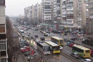 Blocaj de masini de la Gara de Sud pana in Bariera Bucuresti. Un autobuz a ramas in pana pe pod