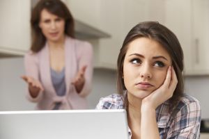 Sfatul poliţiştilor: Comunicarea dintre părinte şi copil, esenţială în evoluţia copilului