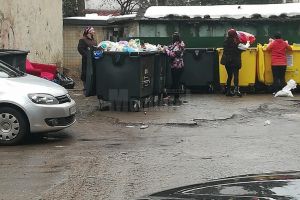 Au apărut hoţii de deşeuri reciclabile din tomberoanele firmelor de salubrizare