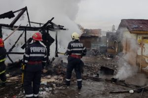 FOTO: Incendiu în Valea Rece