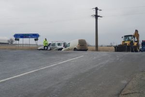 Accident rutier la intrare in Tariverde, judetul Constanta. Doua masini implicate. O victima (galerie foto)