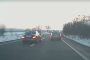 VIDEO. Inconştienţă la volan. Depăşiri riscante, la limita accidentului, între Satu Mare şi Oradea