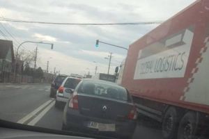 FOTO: Circulaţie pe o singură bandă la ieşirea din Alba Iulia spre Sebeş din cauza lucrărilor la carosabil, pe podul peste râul Mureş
