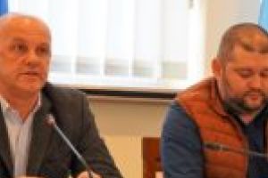 Asfaltul ciuruit din Reşiţa e asfaltul PSD-ului şi a costat 59 de milioane de lei! „Nu a reuşit nici DNA-ul să-i înhaţe!”
