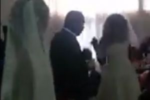 Momentul în care amanta unui bărbat apare la nunta sa, îmbrăcată în rochie de mireasă