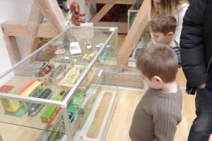 Cea mai mare expoziţie de jucării vechi din România, la Muzeul de Istorie Suceava
