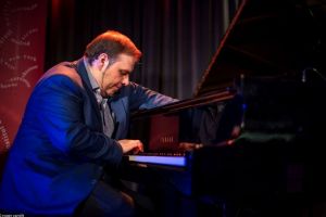 Pianistul Sorin Zlat, propus să devină cetăţean de onoare al Bacăului
