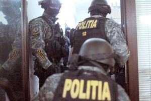 POLIŢIŞTI ŞI MASCAŢI PESTE BRACONIERI ARGEŞENI