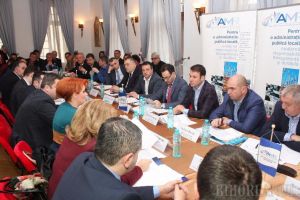 Primarii de municipii acuză Guvernul că le ia banii de investiţii. Bolojan: Oradea a pierdut anul trecut 5 milioane euro, iar în 2019 oraşele vor pierde 1 miliard de euro
