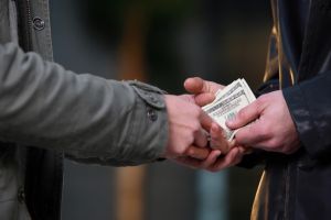 România rămâne printre cele mai corupte ţări din UE