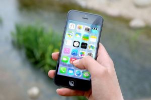 Compania Apple, criticată pentru o gravă eroare a aplicaţiei FaceTime