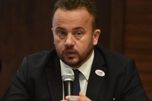 Vâlcov şi fostul ministru Pop daţi în judecată de FDGR, după ce i-au făcut pe saşi nazişti