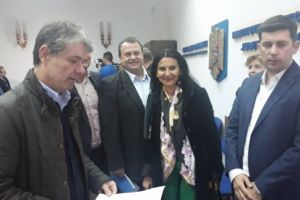 VIDEO Ministrul Sănătăţii, la Spitalul Judeţean, fără să respecte măsurile de prevenţie împotriva gripei