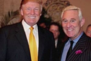 SCANDALUL WikiLeaks a ajuns în faţa judecătorilor. Roger Stone, apropiat al preşedintelui Donald Trump a fost audiat la tribunal
