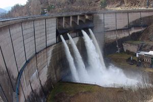 Mii de hunedoreni speriaţi de o alarmă falsă la barajul Cinciş
