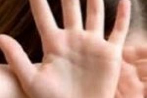 Isi violeaza nepoata si o lasa insarcinata. Agresorul este un roman de 35 ani