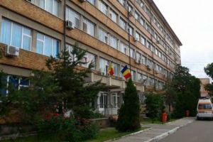 Profesoara Andreea Alexe, injunghiata de un fost elev in incinta liceului Spiru Haret, a iesit din operatie. A suferit leziuni gastrice, hepatice, pancreatice şi intestinale