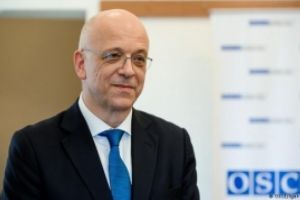 De faţă cu Klaus Iohannis, ambasadorul Germaniei A UMILIT România şi a ameninţat că firmele nemţeşti ar putea pleca: 'Se caută locaţii alternative'