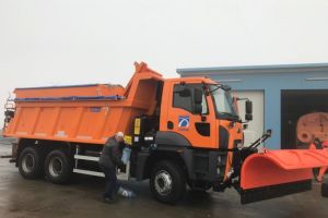FOTO Șapte utilaje noi, pentru Direcţia Regională de Drumuri şi Poduri Braşov