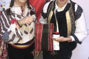 Elevii din Panaci aduc în actualitate meşteşuguri, reţete şi remedii din trecut