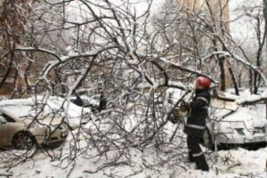 DESPĂGUBIRILE pentru maşinile DISTRUSE au ajuns în faza BĂTĂLIA pe sectoare. Ce spune LEGEA. Exclusiv