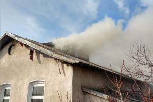 Salvatorii, in alerta! Fostul Dispensar din Agighiol, judetul Tulcea, cuprins de flacari (galerie foto-video) 