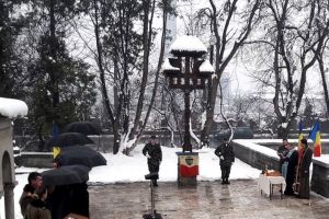 Prefectul explică de ce a fost mutată troiţa. Asociaţia ”22 Decembrie”, solicitare către Primăria Bistriţa