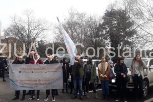 Elevii constanteni protesteaza la Consiliul Judetean Constanta. Iata motivele   