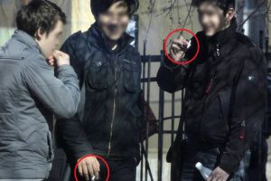 Ce fac elevii după ce sunt prinşi fumând? Fumează alături de profesori