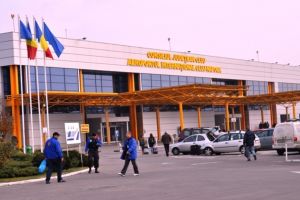 Parcarea din incinta Aeroportului cujean e într-o stare deplorabilă. Pune în pericol pasagerii