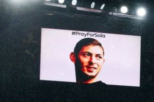 Au fost găsite resturi ale avionului cu care a zburat Emiliano Sala. Autorităţile continua căutările 