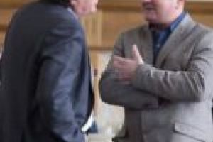 Scandal cât casa în Consiliul Local Timişoara între Robu şi Idolu, din cauza unui proiect imobiliar! „Aici se produce o descalificare a fiecăruia, în funcţie de prostiile pe care le debitează!”