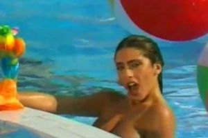 O mai ţii minte pe SABRINA, cea mai sexy cântăreaţă a anilor '80? Uite cum arată acum!