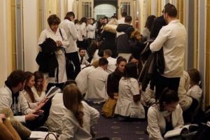 Vălurile sesiunii tensionate a mediciniştilor UMFST, potenţate de valurile guvernării ce va să vină…!