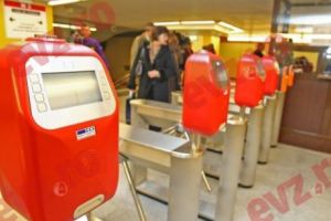 În 2019, casierele notează cu pixul în caiet cartelele vândute